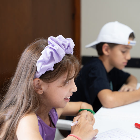 Mission: Young Heroes - Curso de Inglés Personalizado para Niños (60 hrs-05 meses)
